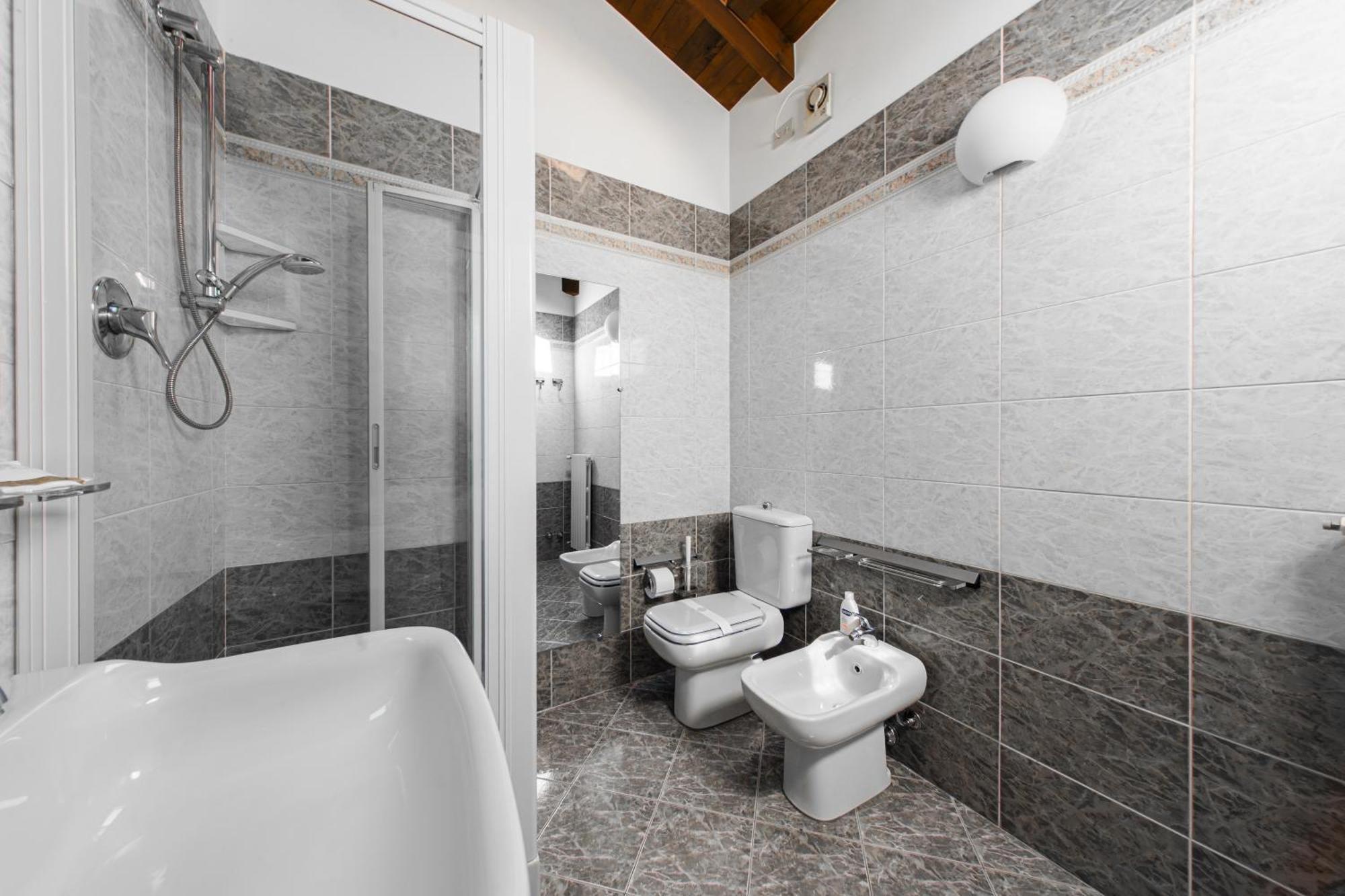 בולוניה The Gallery Apartment Center מראה חיצוני תמונה
